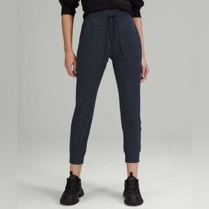 Lululemon Ready to Rulu HR Jogger 7/8- color
Heathered True Navy/Blk (size 4)
